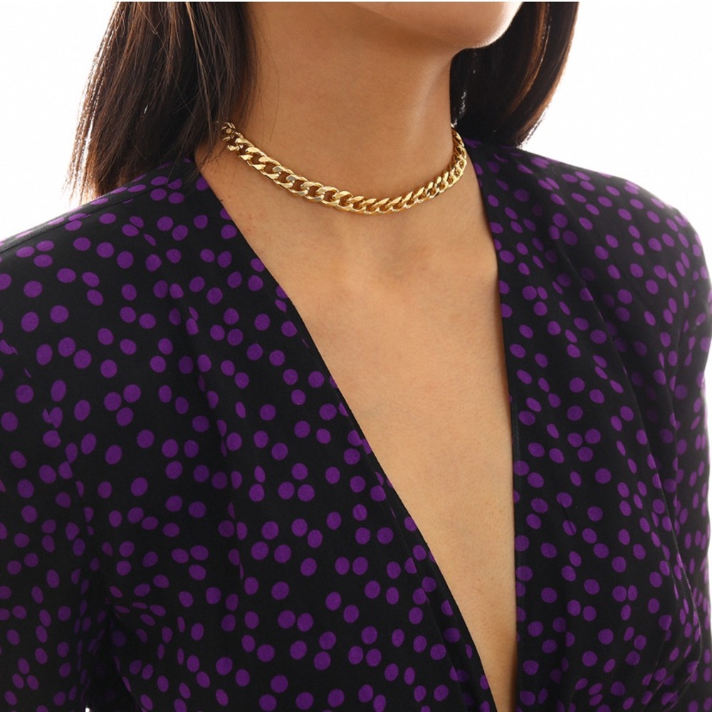 Gold Chainlink Necklace Simple Minimalistic Golden Jewelry - Picture 4 of 4